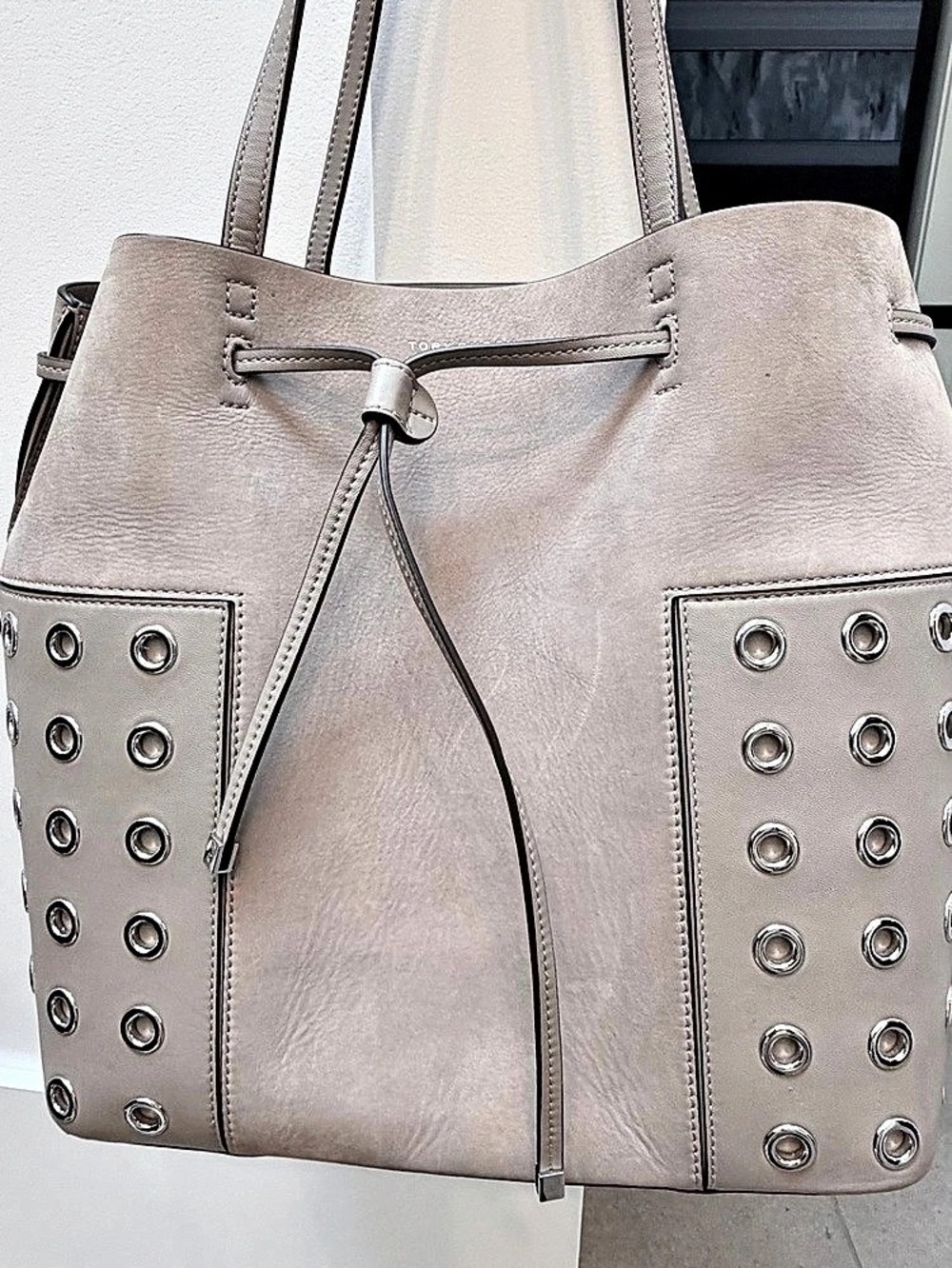 Tory Burch Block T Grommet Tote in Gray